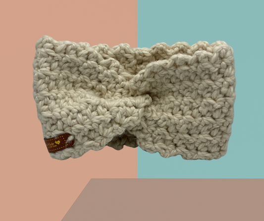 🤍 Neutral Everyday Headband – Simple, soft, and easy to pair with any outfit.
